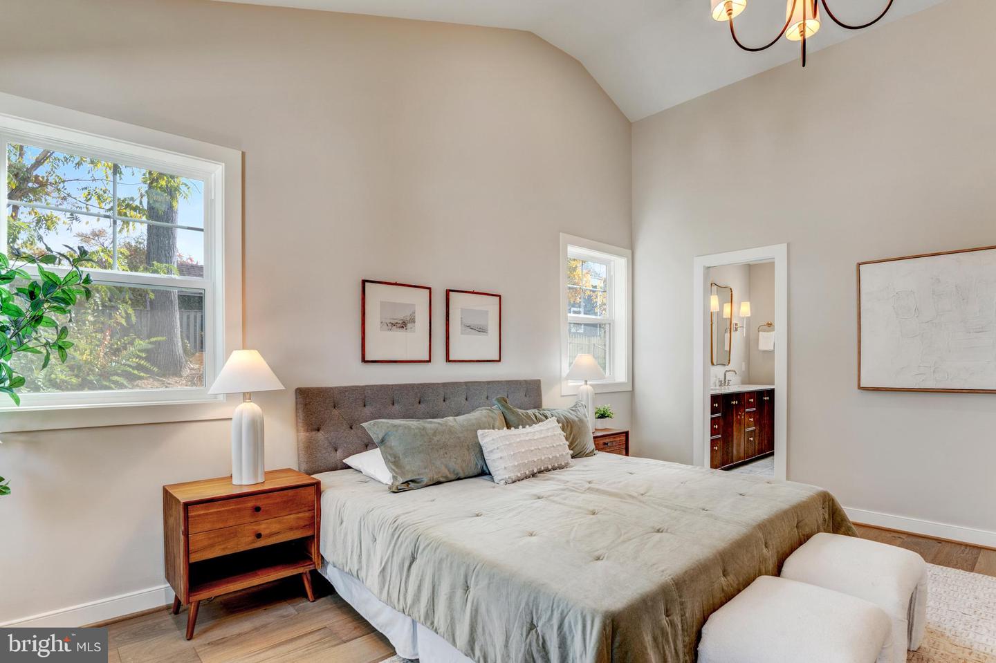 945 N LEBANON ST, ARLINGTON, Virginia 22205, 5 Bedrooms Bedrooms, ,4 BathroomsBathrooms,Residential,For sale,945 N LEBANON ST,VAAR2065864 MLS # VAAR2065864