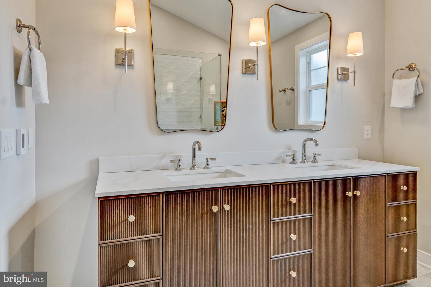 945 N LEBANON ST, ARLINGTON, Virginia 22205, 5 Bedrooms Bedrooms, ,4 BathroomsBathrooms,Residential,For sale,945 N LEBANON ST,VAAR2065864 MLS # VAAR2065864