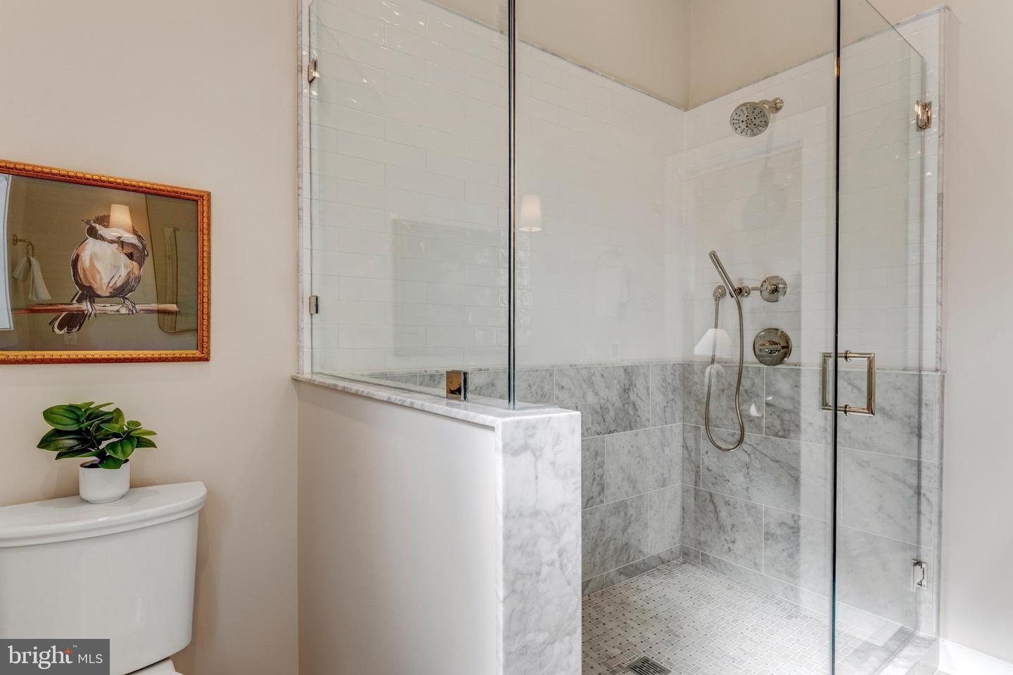 945 N LEBANON ST, ARLINGTON, Virginia 22205, 5 Bedrooms Bedrooms, ,4 BathroomsBathrooms,Residential,For sale,945 N LEBANON ST,VAAR2065864 MLS # VAAR2065864