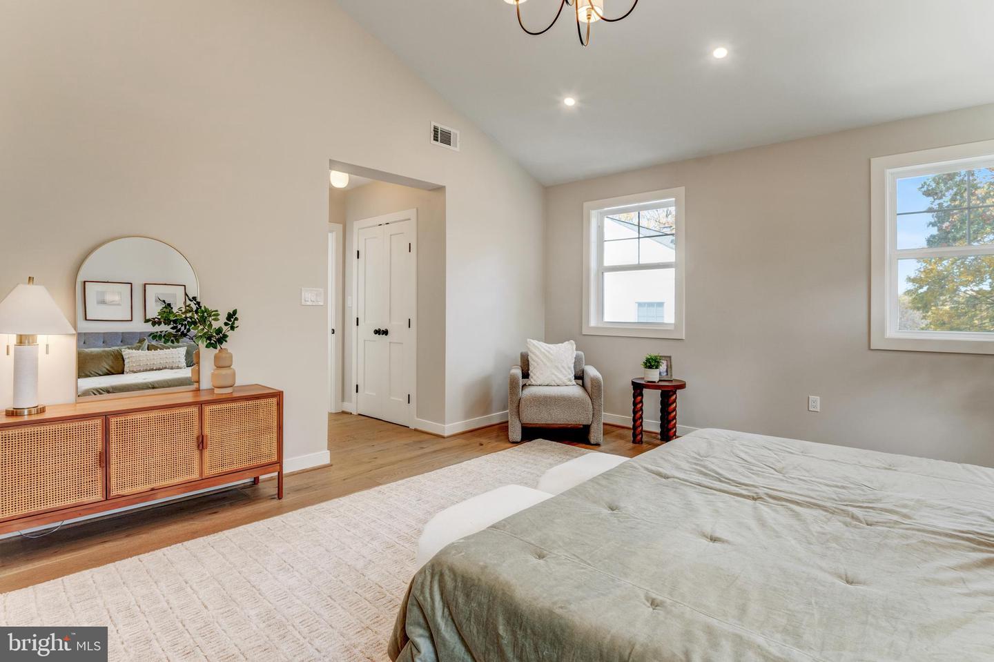 945 N LEBANON ST, ARLINGTON, Virginia 22205, 5 Bedrooms Bedrooms, ,4 BathroomsBathrooms,Residential,For sale,945 N LEBANON ST,VAAR2065864 MLS # VAAR2065864