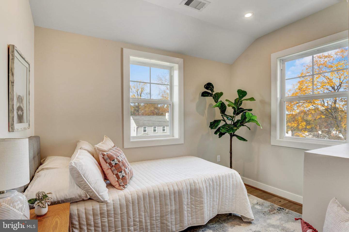 945 N LEBANON ST, ARLINGTON, Virginia 22205, 5 Bedrooms Bedrooms, ,4 BathroomsBathrooms,Residential,For sale,945 N LEBANON ST,VAAR2065864 MLS # VAAR2065864