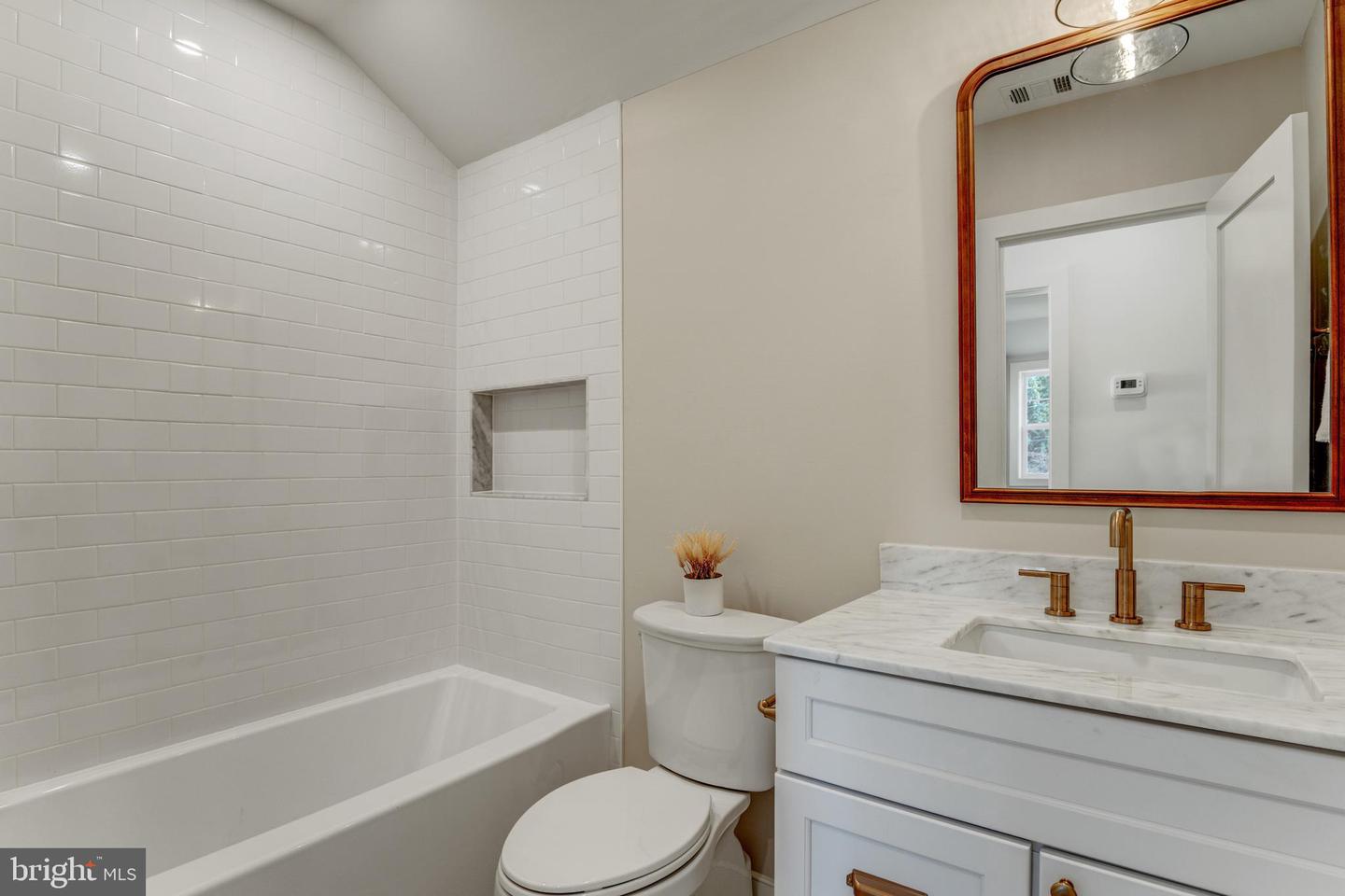 945 N LEBANON ST, ARLINGTON, Virginia 22205, 5 Bedrooms Bedrooms, ,4 BathroomsBathrooms,Residential,For sale,945 N LEBANON ST,VAAR2065864 MLS # VAAR2065864