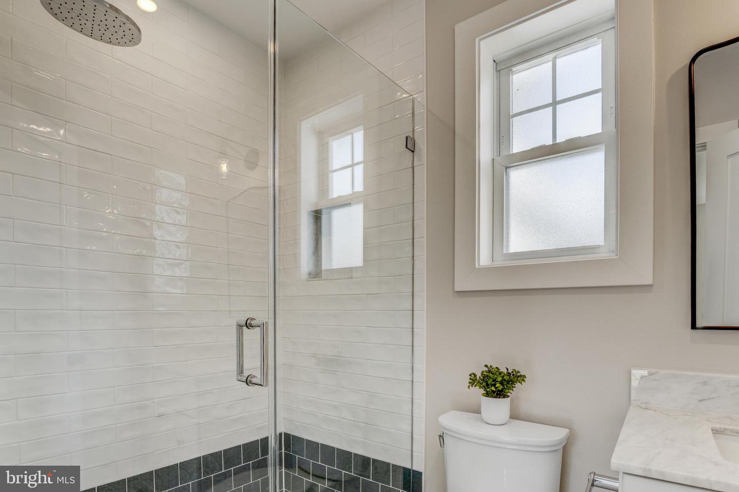 945 N LEBANON ST, ARLINGTON, Virginia 22205, 5 Bedrooms Bedrooms, ,4 BathroomsBathrooms,Residential,For sale,945 N LEBANON ST,VAAR2065864 MLS # VAAR2065864