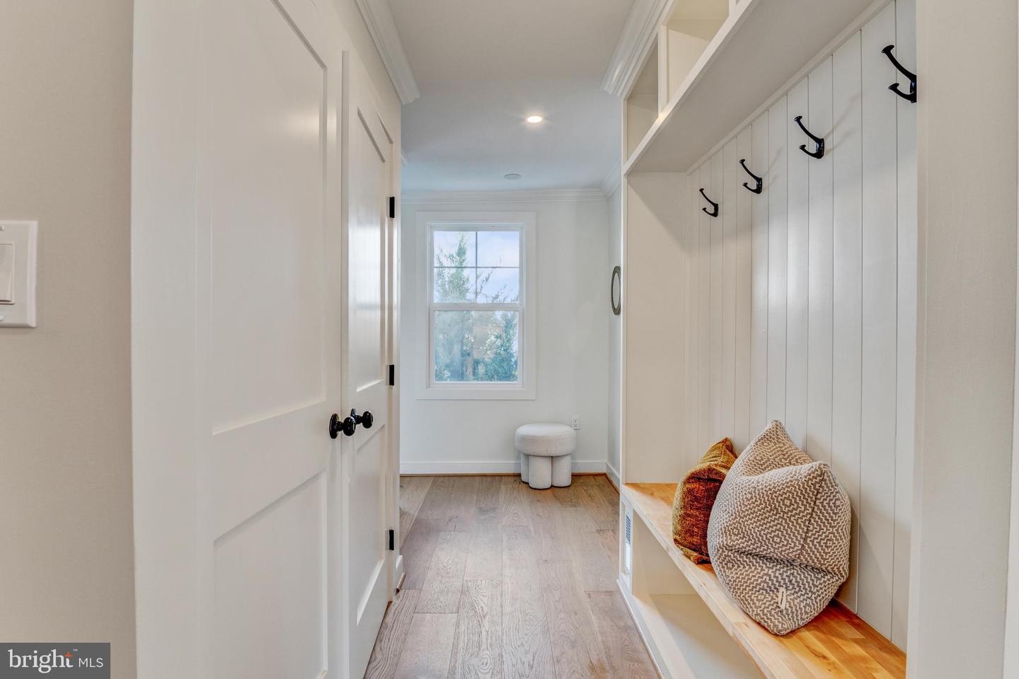 945 N LEBANON ST, ARLINGTON, Virginia 22205, 5 Bedrooms Bedrooms, ,4 BathroomsBathrooms,Residential,For sale,945 N LEBANON ST,VAAR2065864 MLS # VAAR2065864