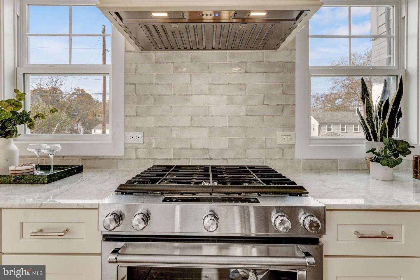 945 N LEBANON ST, ARLINGTON, Virginia 22205, 5 Bedrooms Bedrooms, ,4 BathroomsBathrooms,Residential,For sale,945 N LEBANON ST,VAAR2065864 MLS # VAAR2065864