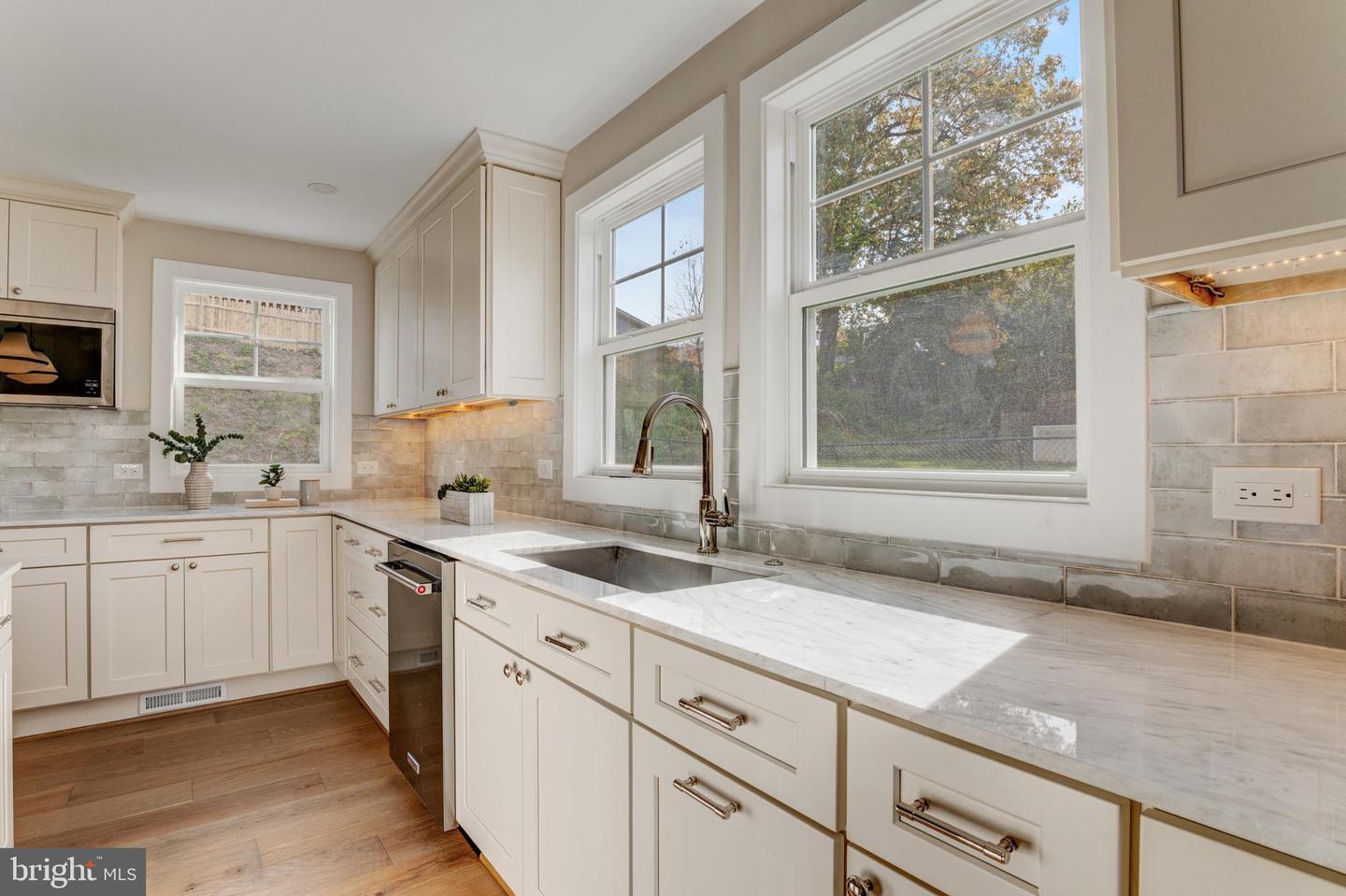 945 N LEBANON ST, ARLINGTON, Virginia 22205, 5 Bedrooms Bedrooms, ,4 BathroomsBathrooms,Residential,For sale,945 N LEBANON ST,VAAR2065864 MLS # VAAR2065864