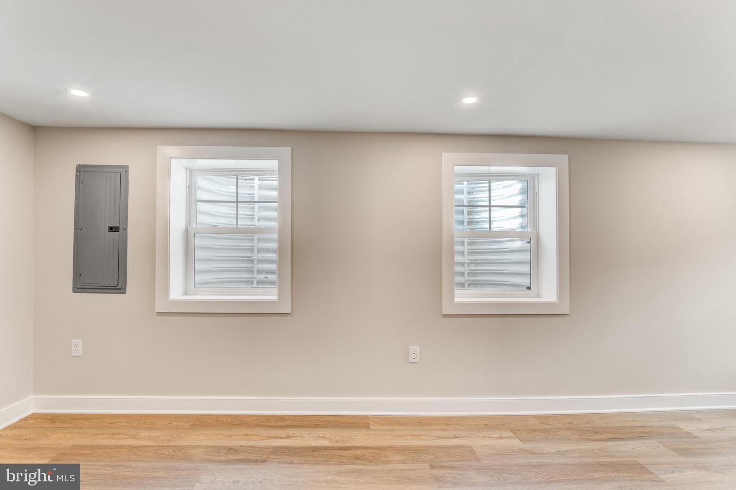 945 N LEBANON ST, ARLINGTON, Virginia 22205, 5 Bedrooms Bedrooms, ,4 BathroomsBathrooms,Residential,For sale,945 N LEBANON ST,VAAR2065864 MLS # VAAR2065864