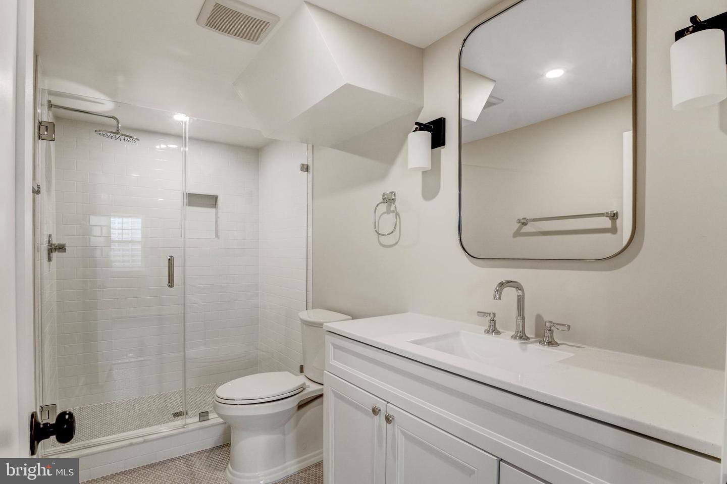 945 N LEBANON ST, ARLINGTON, Virginia 22205, 5 Bedrooms Bedrooms, ,4 BathroomsBathrooms,Residential,For sale,945 N LEBANON ST,VAAR2065864 MLS # VAAR2065864