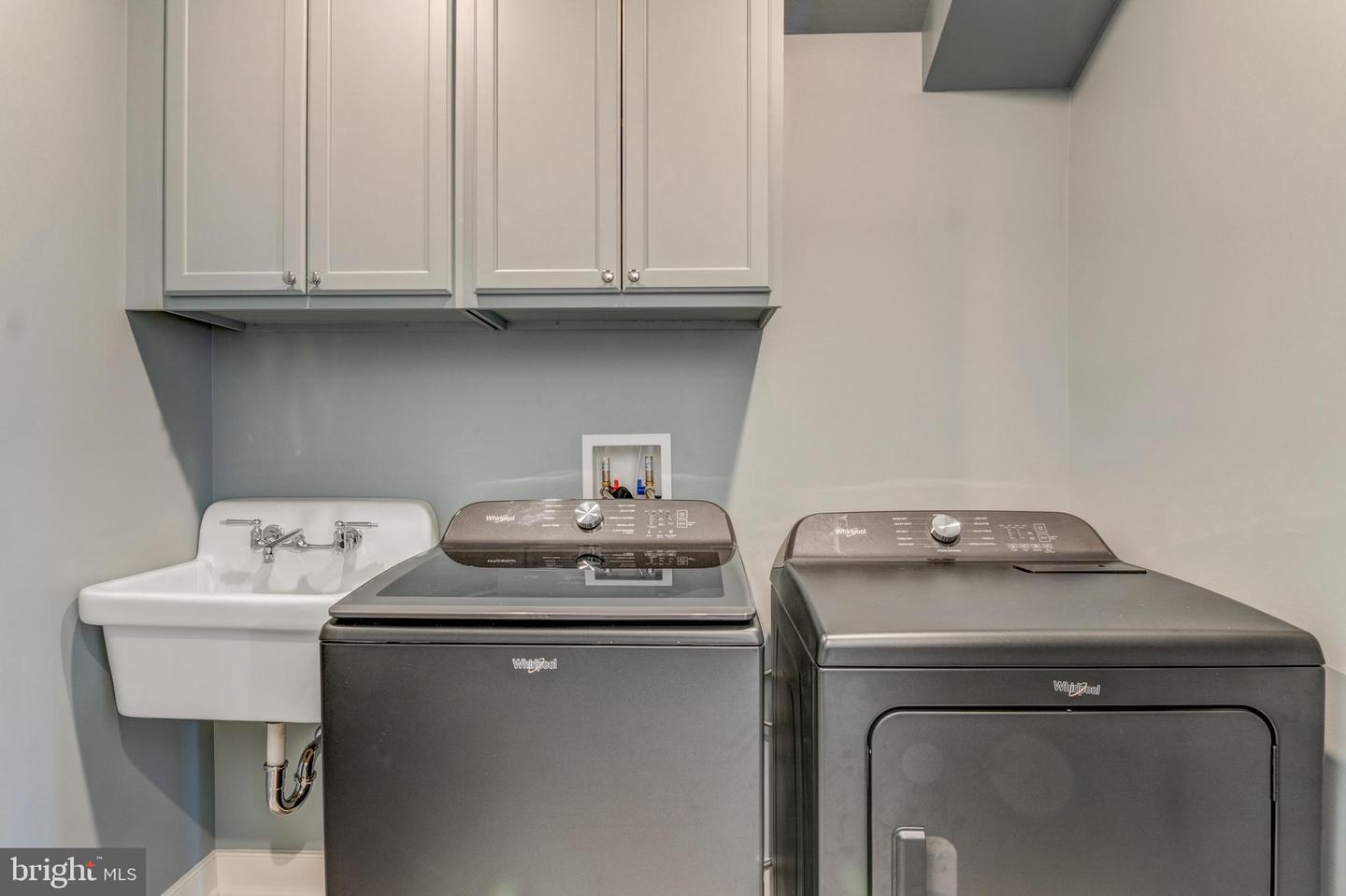 945 N LEBANON ST, ARLINGTON, Virginia 22205, 5 Bedrooms Bedrooms, ,4 BathroomsBathrooms,Residential,For sale,945 N LEBANON ST,VAAR2065864 MLS # VAAR2065864