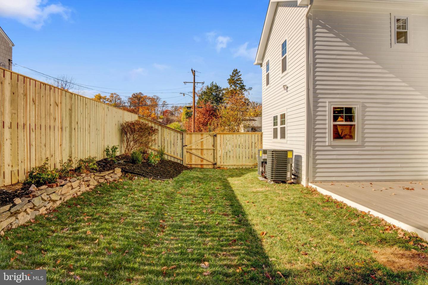 945 N LEBANON ST, ARLINGTON, Virginia 22205, 5 Bedrooms Bedrooms, ,4 BathroomsBathrooms,Residential,For sale,945 N LEBANON ST,VAAR2065864 MLS # VAAR2065864