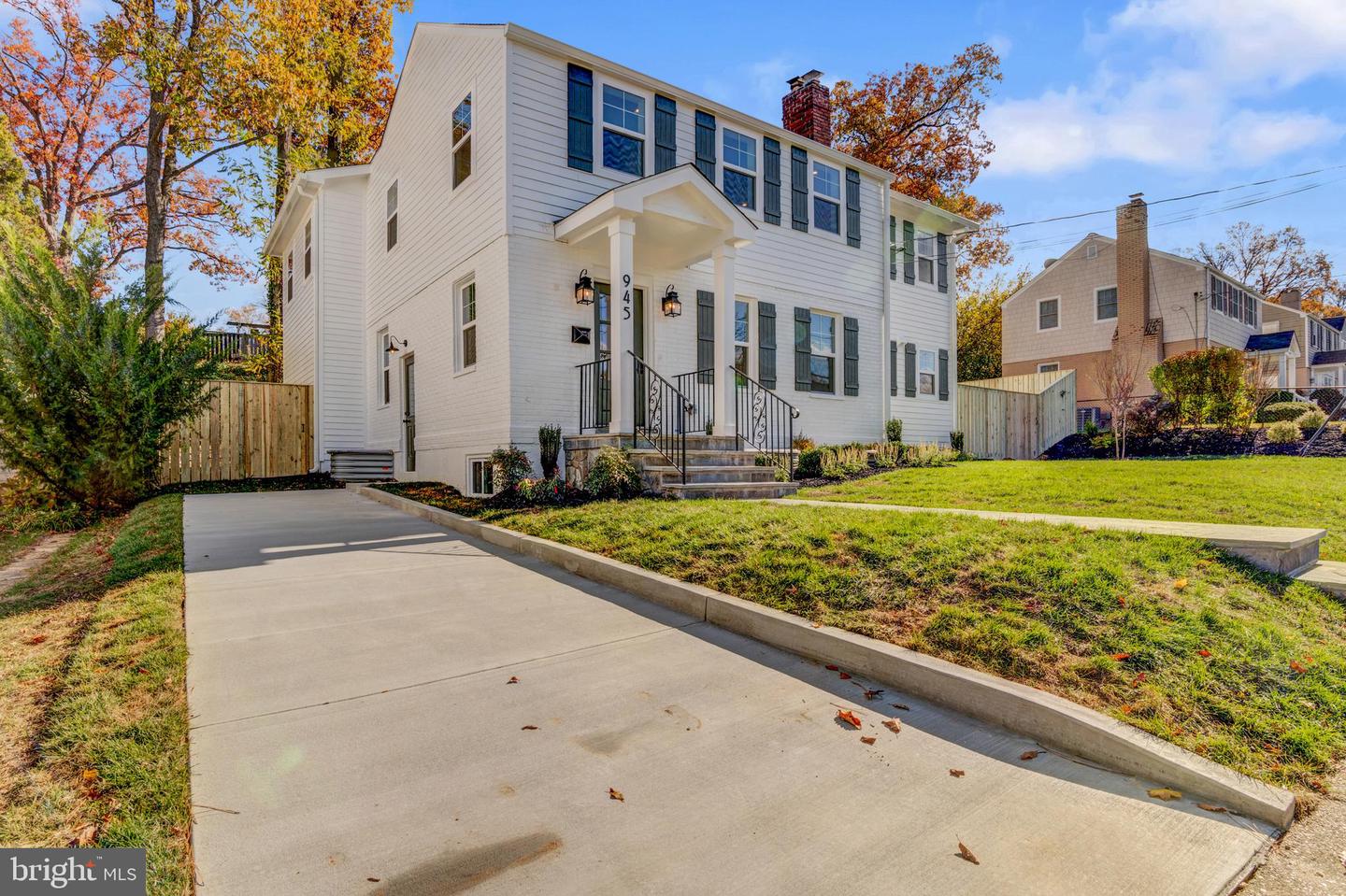 945 N LEBANON ST, ARLINGTON, Virginia 22205, 5 Bedrooms Bedrooms, ,4 BathroomsBathrooms,Residential,For sale,945 N LEBANON ST,VAAR2065864 MLS # VAAR2065864