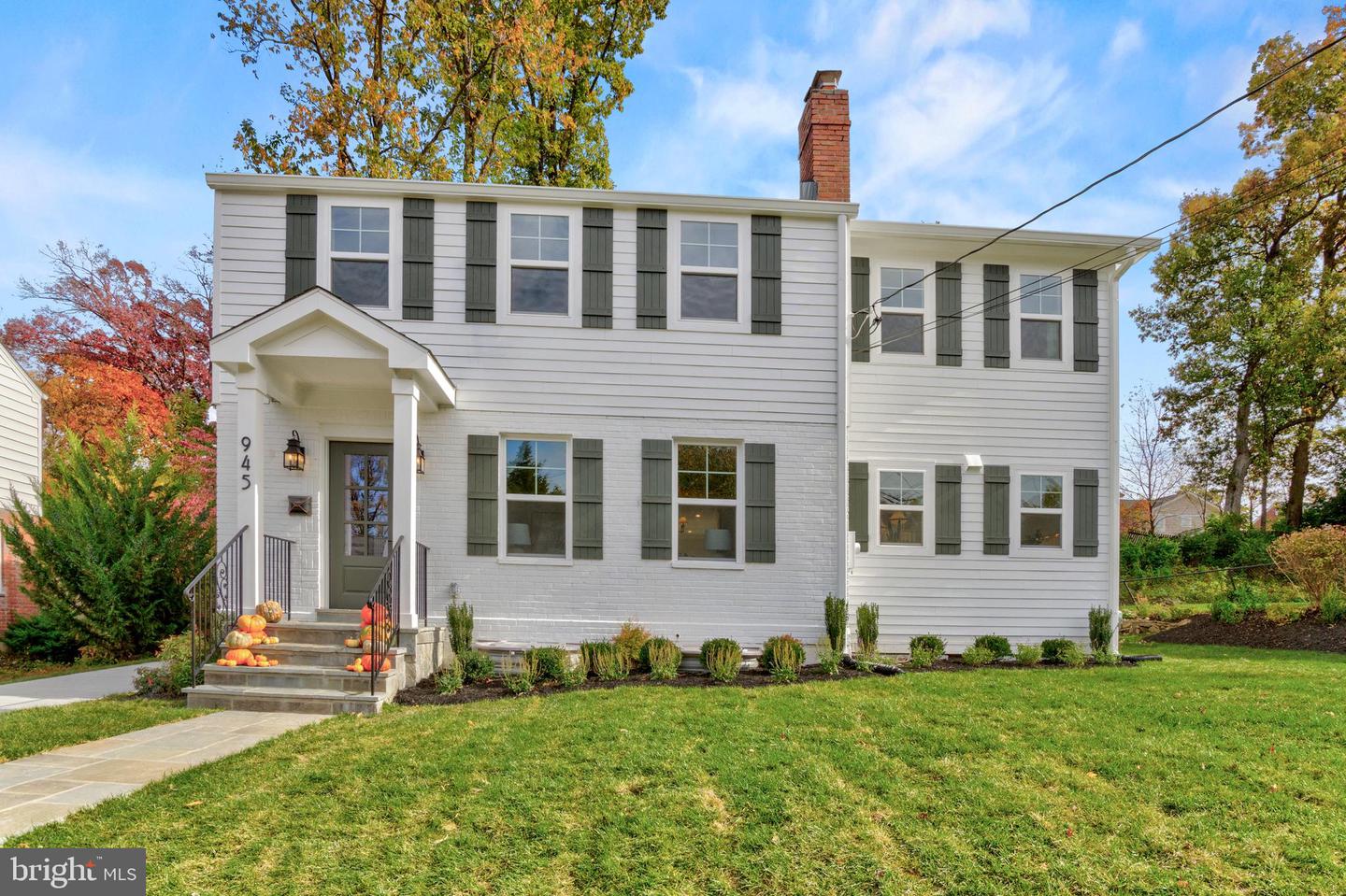 945 N LEBANON ST, ARLINGTON, Virginia 22205, 5 Bedrooms Bedrooms, ,4 BathroomsBathrooms,Residential,For sale,945 N LEBANON ST,VAAR2065864 MLS # VAAR2065864