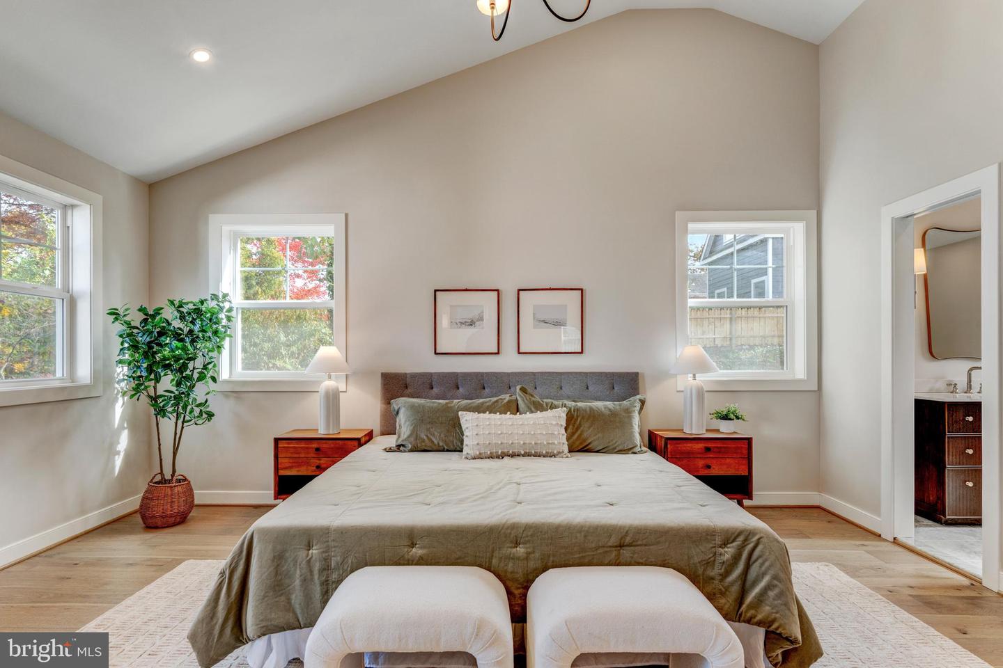 945 N LEBANON ST, ARLINGTON, Virginia 22205, 5 Bedrooms Bedrooms, ,4 BathroomsBathrooms,Residential,For sale,945 N LEBANON ST,VAAR2065864 MLS # VAAR2065864