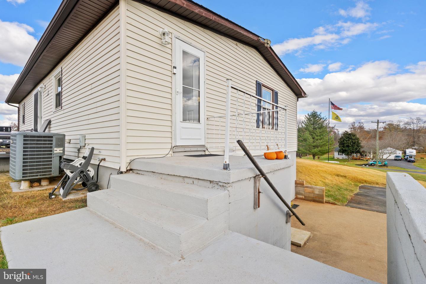 13376 DUTCH HOLLOW RD, CULPEPER, Virginia 22701, 3 Bedrooms Bedrooms, ,2 BathroomsBathrooms,Residential,For sale,13376 DUTCH HOLLOW RD,VACU2012034 MLS # VACU2012034