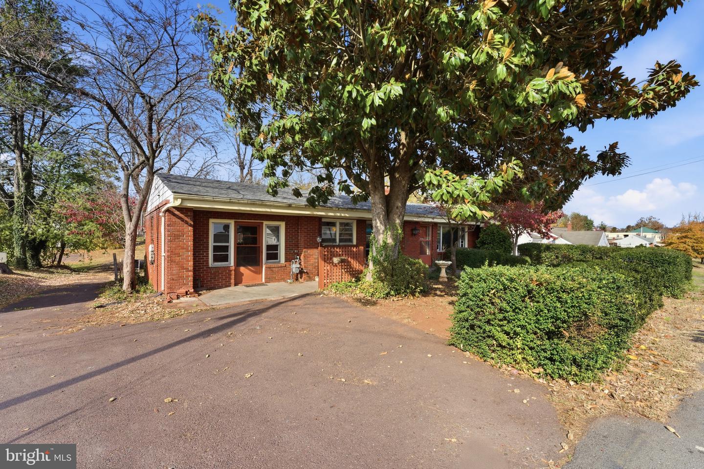 934 N EAST STREET EXT, CULPEPER, Virginia 22701, 4 Bedrooms Bedrooms, ,2 BathroomsBathrooms,Residential,For sale,934 N EAST STREET EXT,VACU2012036 MLS # VACU2012036