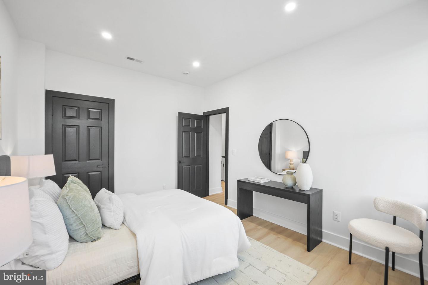 9 GIRARD ST NE, WASHINGTON, District Of Columbia 20002, 4 Bedrooms Bedrooms, ,3 BathroomsBathrooms,Residential,For sale,9 GIRARD ST NE,DCDC2231106 MLS # DCDC2231106