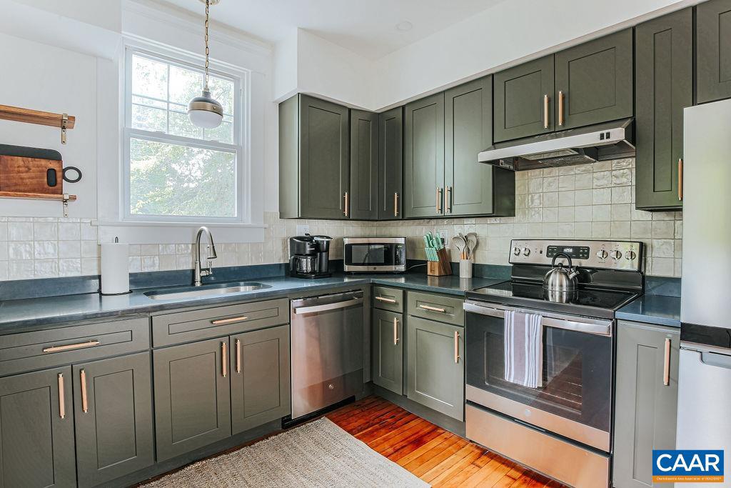 126 MAYWOOD LN, CHARLOTTESVILLE, Virginia 22903, 3 Bedrooms Bedrooms, ,2 BathroomsBathrooms,Residential,For sale,126 MAYWOOD LN,670942 MLS # 670942 126 MAYWOOD LN, CHARLOTTESVILLE, Virginia 22903, 3 Bedrooms Bedrooms, ,2 BathroomsBathrooms,Residential,For sale,126 MAYWOOD LN,670942 MLS # 670942