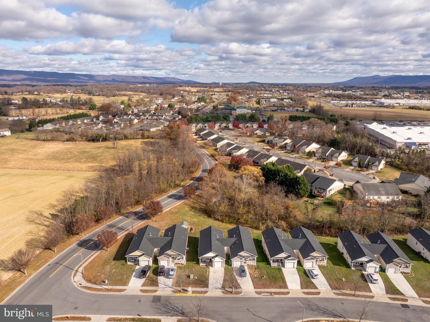 558 GREAT OAK CT, WOODSTOCK, Virginia 22664, 4 Bedrooms Bedrooms, ,3 BathroomsBathrooms,Residential,For sale,558 GREAT OAK CT,VASH2012978 MLS # VASH2012978