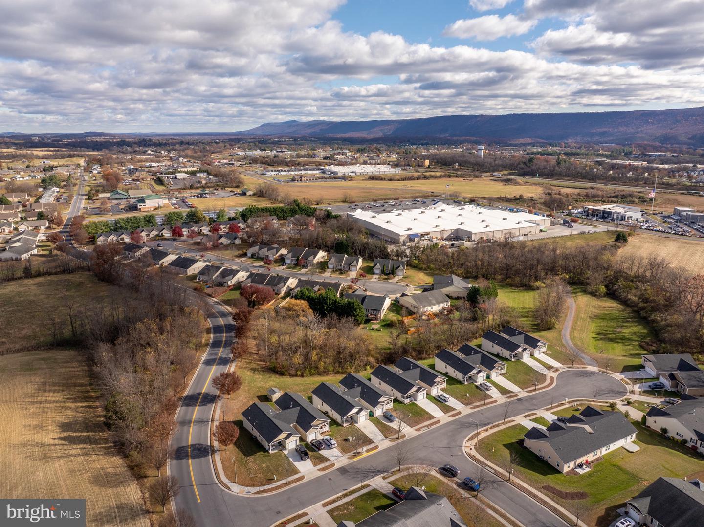 558 GREAT OAK CT, WOODSTOCK, Virginia 22664, 4 Bedrooms Bedrooms, ,3 BathroomsBathrooms,Residential,For sale,558 GREAT OAK CT,VASH2012978 MLS # VASH2012978
