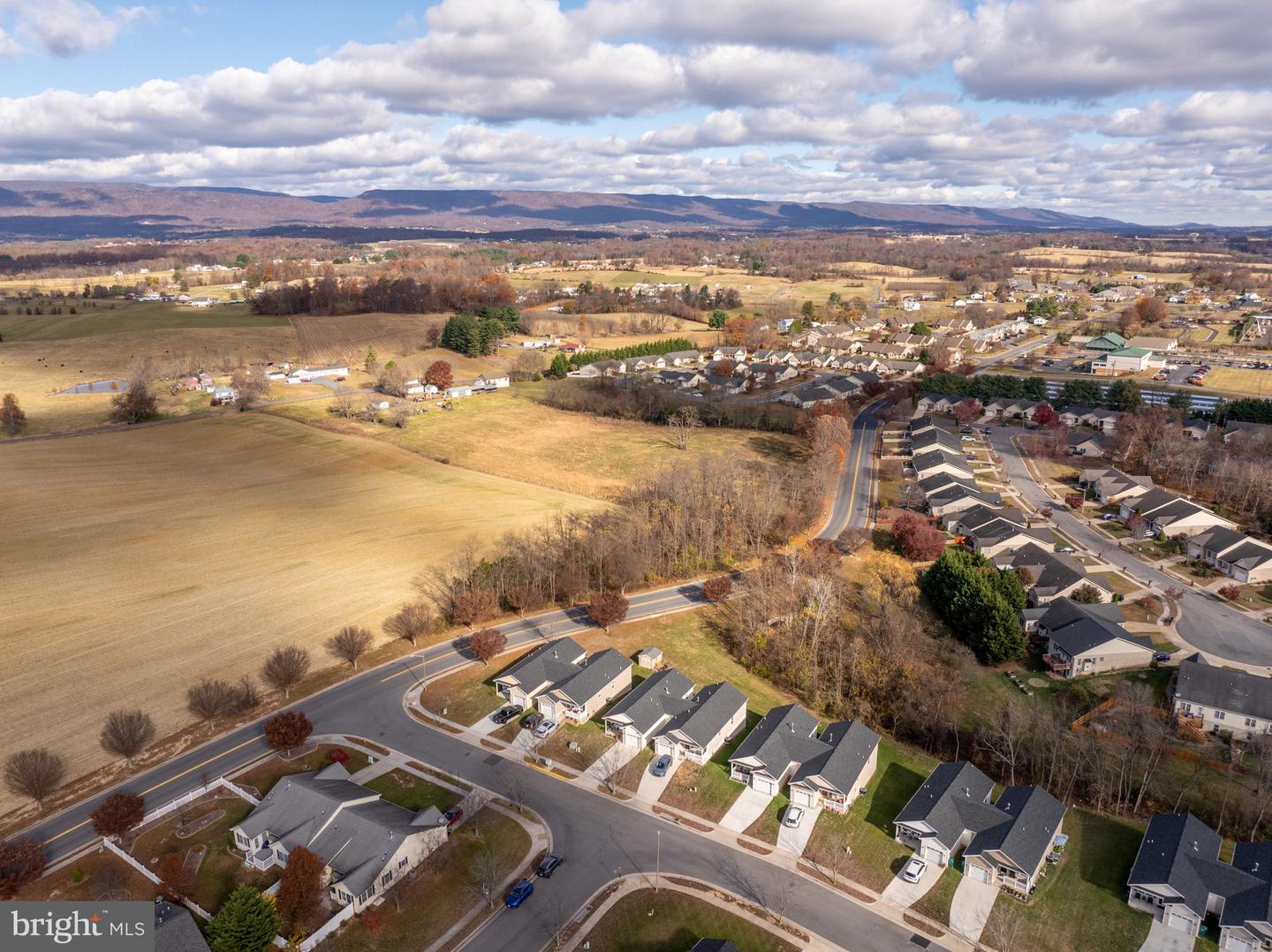 558 GREAT OAK CT, WOODSTOCK, Virginia 22664, 4 Bedrooms Bedrooms, ,3 BathroomsBathrooms,Residential,For sale,558 GREAT OAK CT,VASH2012978 MLS # VASH2012978