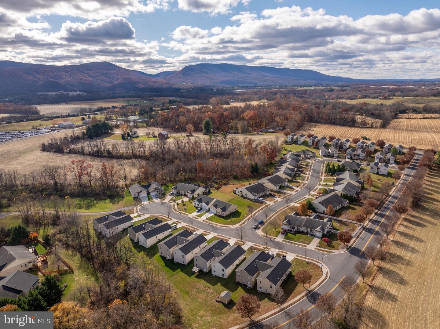 558 GREAT OAK CT, WOODSTOCK, Virginia 22664, 4 Bedrooms Bedrooms, ,3 BathroomsBathrooms,Residential,For sale,558 GREAT OAK CT,VASH2012978 MLS # VASH2012978