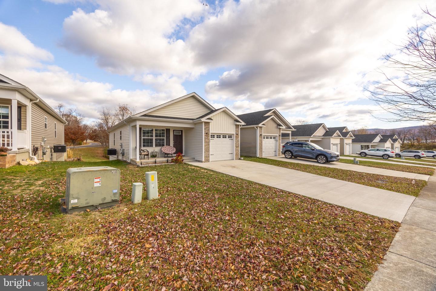 558 GREAT OAK CT, WOODSTOCK, Virginia 22664, 4 Bedrooms Bedrooms, ,3 BathroomsBathrooms,Residential,For sale,558 GREAT OAK CT,VASH2012978 MLS # VASH2012978