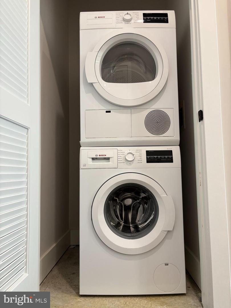 1411 KEY BLVD #304, ARLINGTON, Virginia 22209, 2 Bedrooms Bedrooms, ,2 BathroomsBathrooms,Residential,For sale,1411 KEY BLVD #304,VAAR2065976 MLS # VAAR2065976