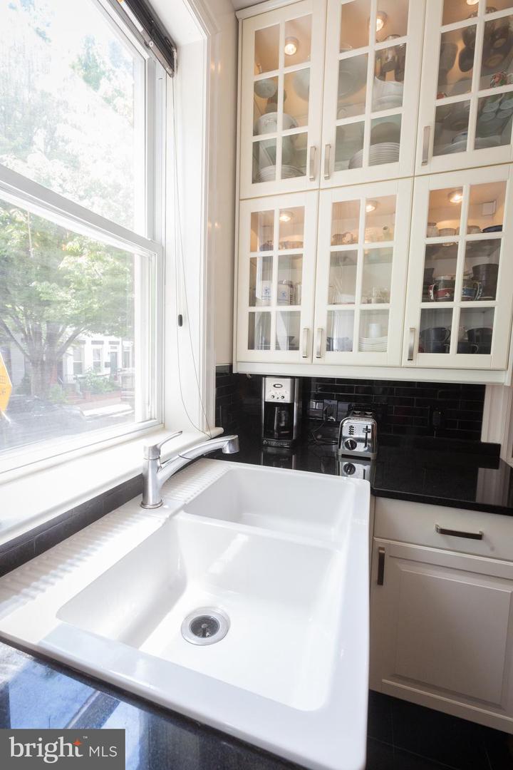 1526 1ST ST NW, WASHINGTON, District Of Columbia 20001, 3 Bedrooms Bedrooms, ,2 BathroomsBathrooms,Residential,For sale,1526 1ST ST NW,DCDC2231504 MLS # DCDC2231504