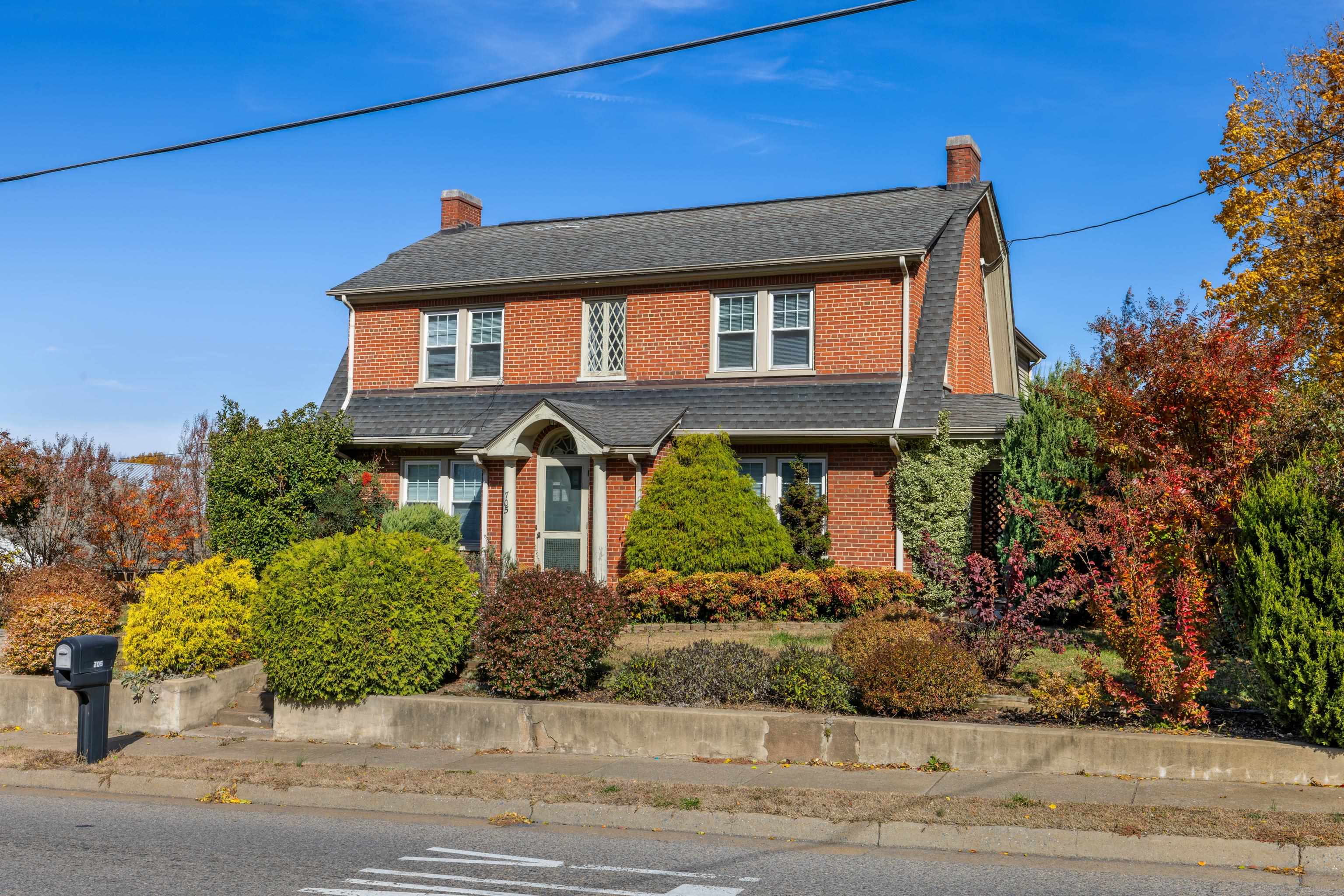 705 RICHMOND AVE, STAUNTON, Virginia 24401, ,Commercial,705 RICHMOND AVE,671011 MLS # 671011 705 RICHMOND AVE, STAUNTON, Virginia 24401, ,Commercial,705 RICHMOND AVE,671011 MLS # 671011