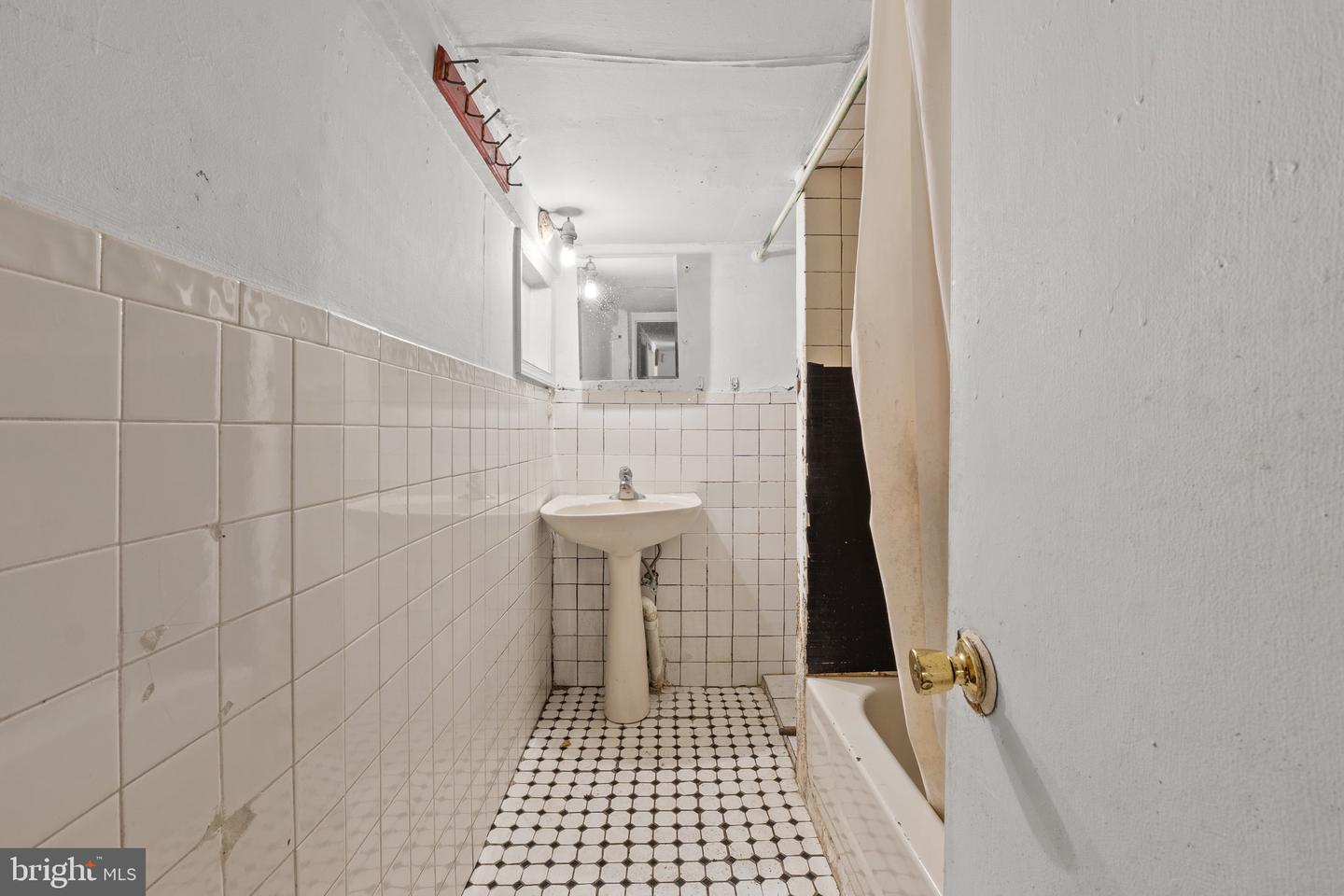 1524 6TH ST NW, WASHINGTON, District Of Columbia 20001, 5 Bedrooms Bedrooms, ,4 BathroomsBathrooms,Residential,For sale,1524 6TH ST NW,DCDC2163468 MLS # DCDC2163468