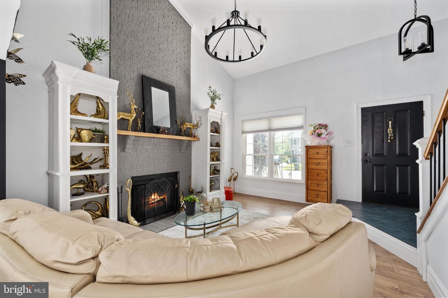 13342 PELICAN RD, WOODBRIDGE, Virginia 22193, 5 Bedrooms Bedrooms, ,3 BathroomsBathrooms,Residential,For sale,13342 PELICAN RD,VAPW2085854 MLS # VAPW2085854