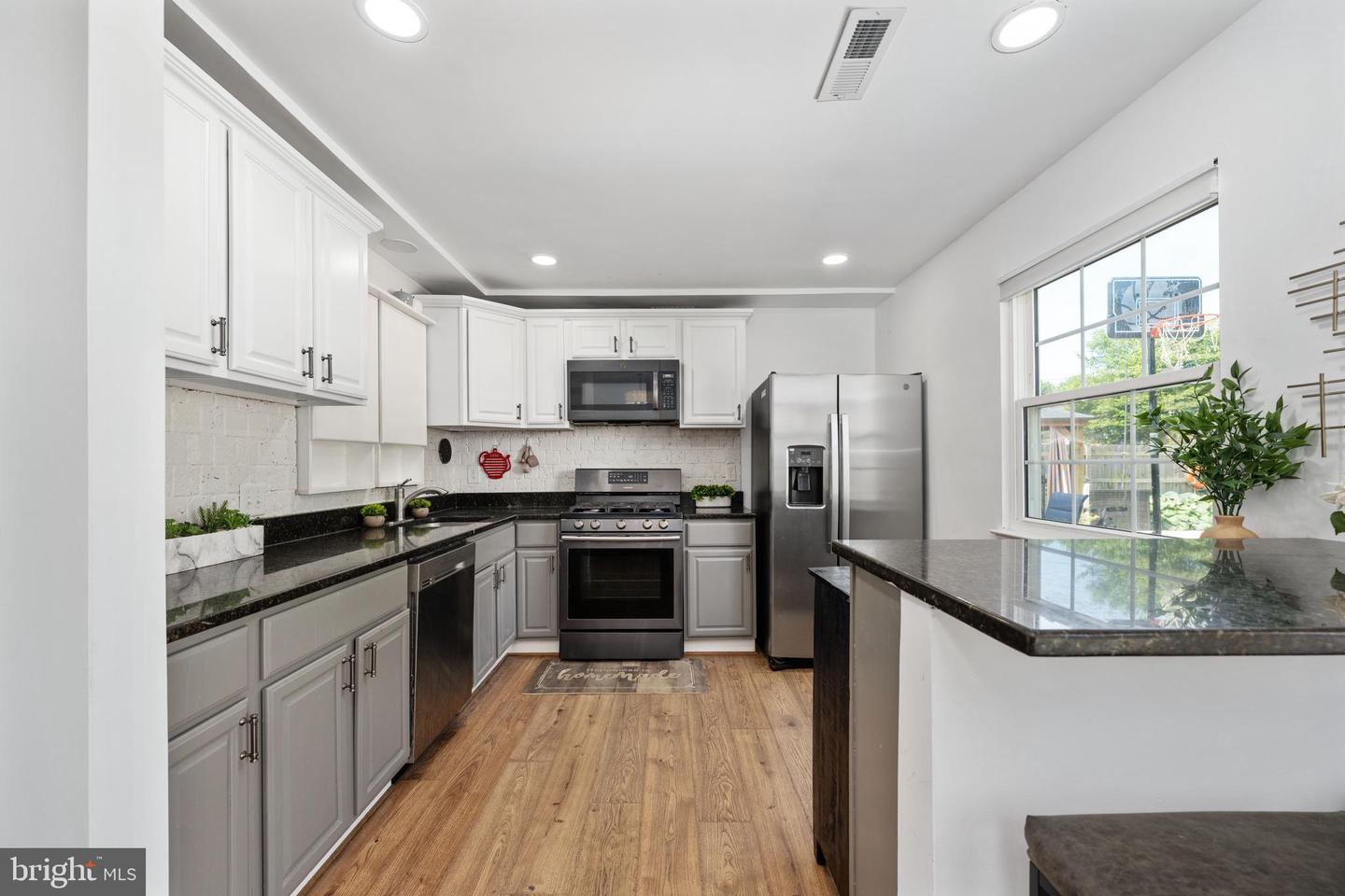 13342 PELICAN RD, WOODBRIDGE, Virginia 22193, 5 Bedrooms Bedrooms, ,3 BathroomsBathrooms,Residential,For sale,13342 PELICAN RD,VAPW2085854 MLS # VAPW2085854