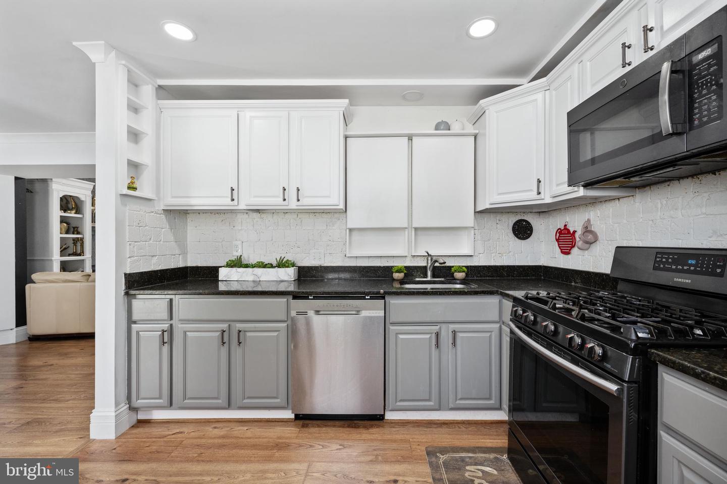 13342 PELICAN RD, WOODBRIDGE, Virginia 22193, 5 Bedrooms Bedrooms, ,3 BathroomsBathrooms,Residential,For sale,13342 PELICAN RD,VAPW2085854 MLS # VAPW2085854