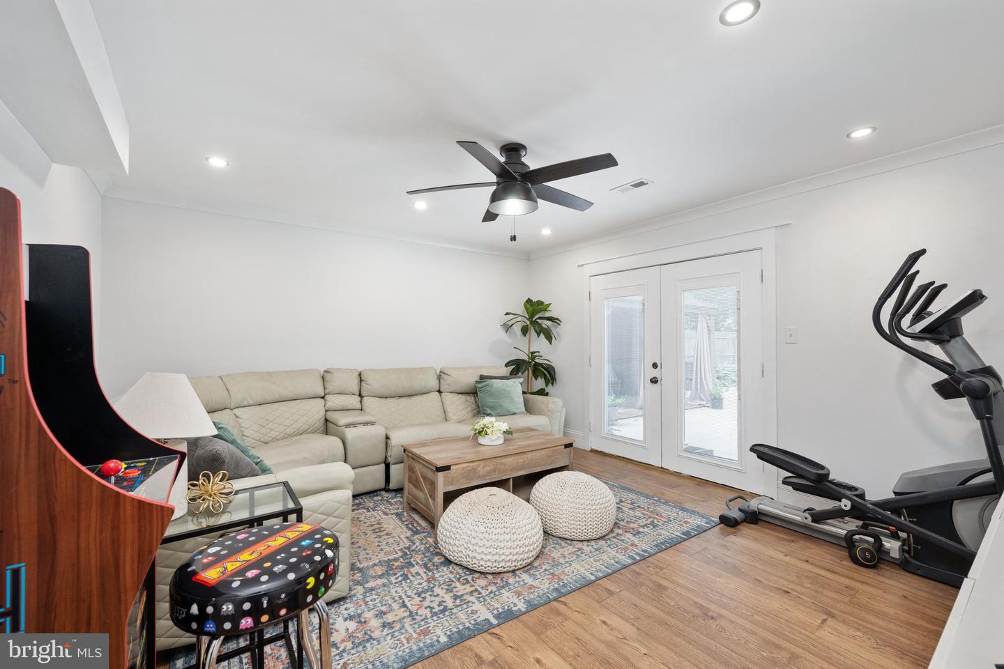 13342 PELICAN RD, WOODBRIDGE, Virginia 22193, 5 Bedrooms Bedrooms, ,3 BathroomsBathrooms,Residential,For sale,13342 PELICAN RD,VAPW2085854 MLS # VAPW2085854