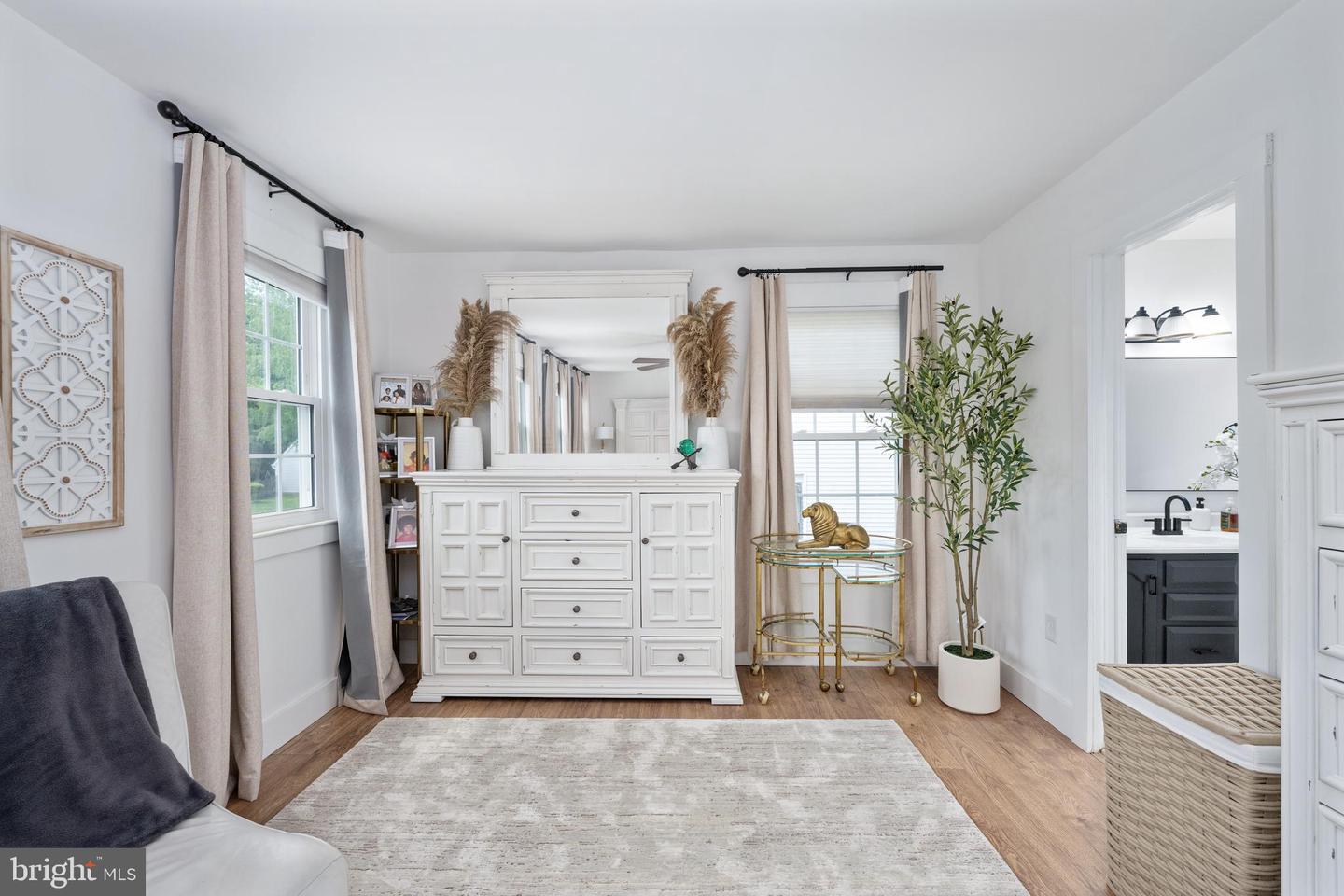 13342 PELICAN RD, WOODBRIDGE, Virginia 22193, 5 Bedrooms Bedrooms, ,3 BathroomsBathrooms,Residential,For sale,13342 PELICAN RD,VAPW2085854 MLS # VAPW2085854