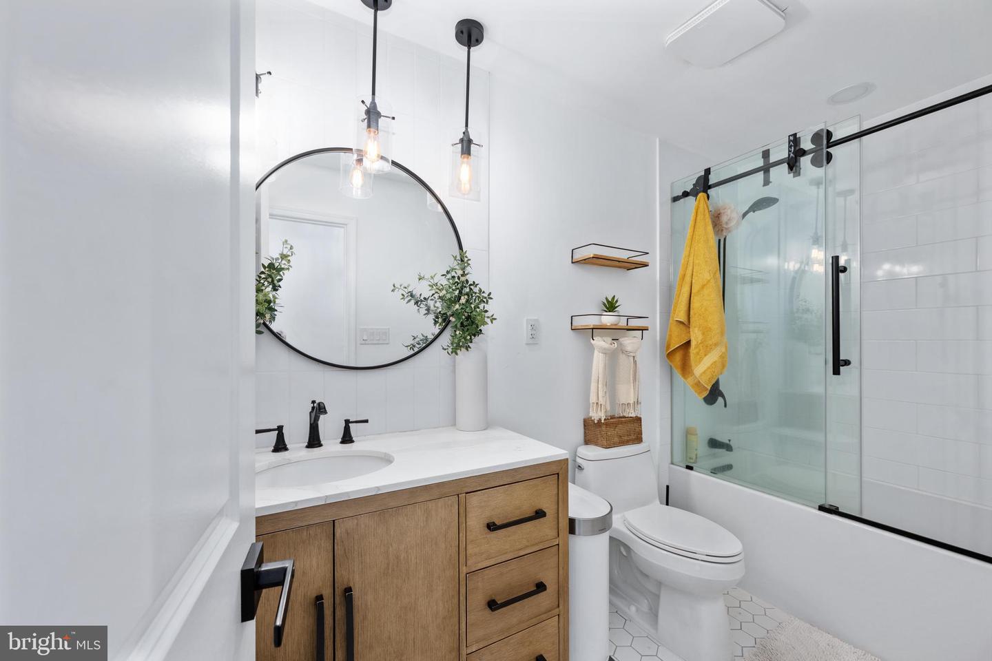 13342 PELICAN RD, WOODBRIDGE, Virginia 22193, 5 Bedrooms Bedrooms, ,3 BathroomsBathrooms,Residential,For sale,13342 PELICAN RD,VAPW2085854 MLS # VAPW2085854