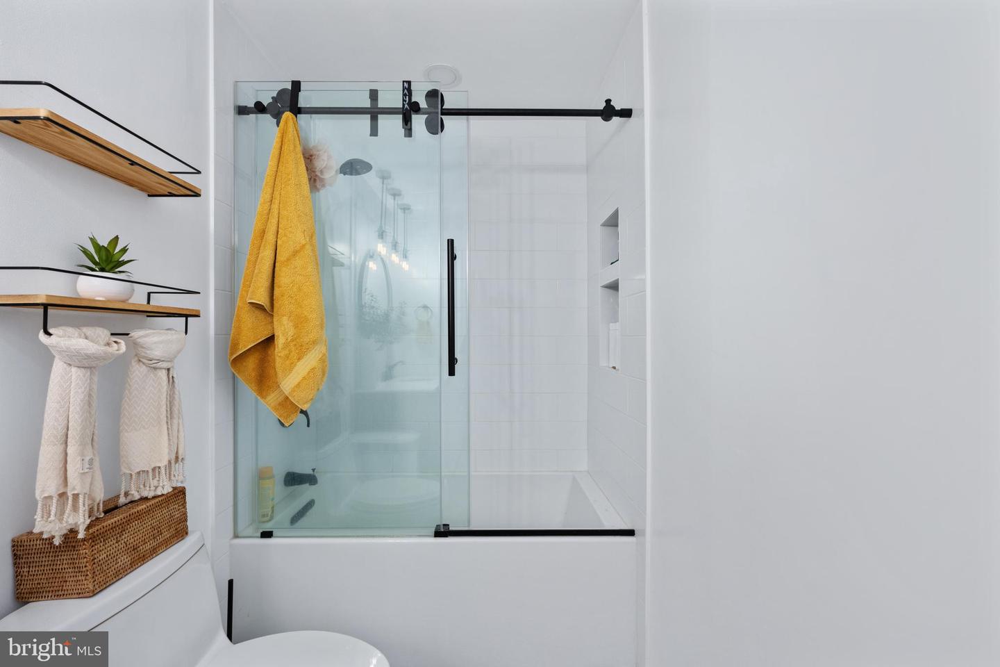 13342 PELICAN RD, WOODBRIDGE, Virginia 22193, 5 Bedrooms Bedrooms, ,3 BathroomsBathrooms,Residential,For sale,13342 PELICAN RD,VAPW2085854 MLS # VAPW2085854