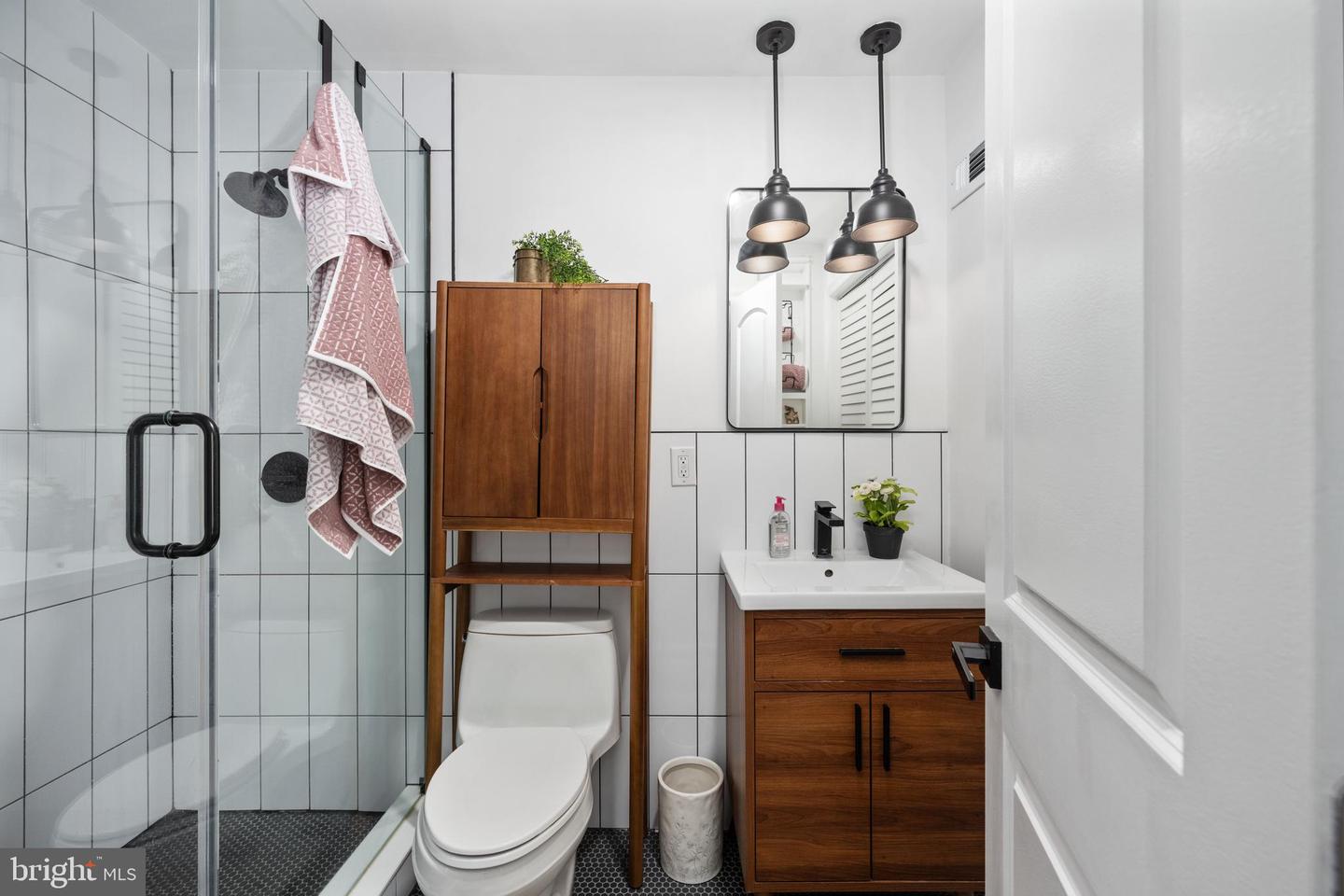 13342 PELICAN RD, WOODBRIDGE, Virginia 22193, 5 Bedrooms Bedrooms, ,3 BathroomsBathrooms,Residential,For sale,13342 PELICAN RD,VAPW2085854 MLS # VAPW2085854