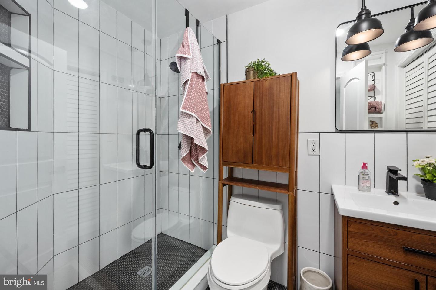 13342 PELICAN RD, WOODBRIDGE, Virginia 22193, 5 Bedrooms Bedrooms, ,3 BathroomsBathrooms,Residential,For sale,13342 PELICAN RD,VAPW2085854 MLS # VAPW2085854