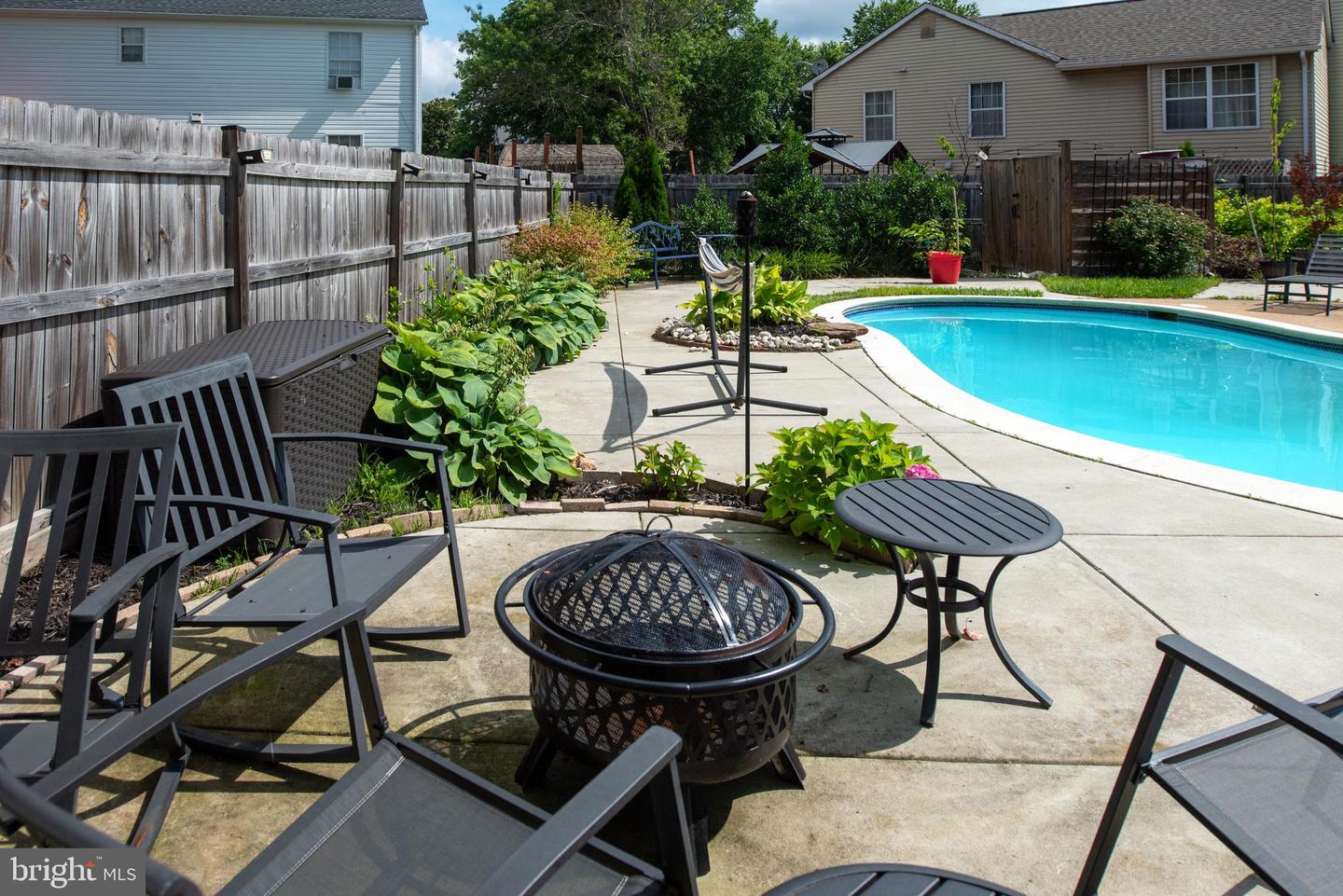 13342 PELICAN RD, WOODBRIDGE, Virginia 22193, 5 Bedrooms Bedrooms, ,3 BathroomsBathrooms,Residential,For sale,13342 PELICAN RD,VAPW2085854 MLS # VAPW2085854