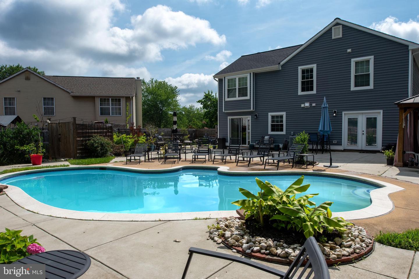 13342 PELICAN RD, WOODBRIDGE, Virginia 22193, 5 Bedrooms Bedrooms, ,3 BathroomsBathrooms,Residential,For sale,13342 PELICAN RD,VAPW2085854 MLS # VAPW2085854