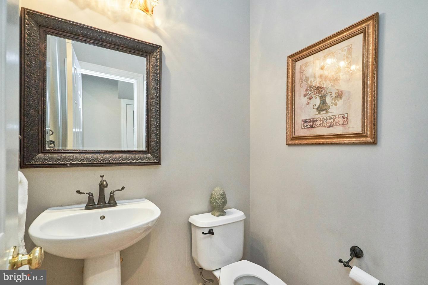 5132 GAGNE CT, FAIRFAX, Virginia 22030, 4 Bedrooms Bedrooms, ,3 BathroomsBathrooms,Residential,For sale,5132 GAGNE CT,VAFX2260170 MLS # VAFX2260170