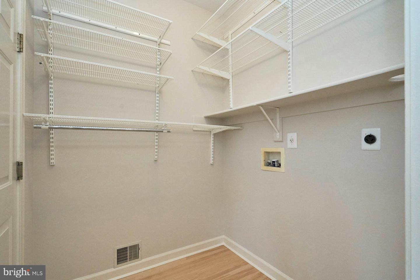 5132 GAGNE CT, FAIRFAX, Virginia 22030, 4 Bedrooms Bedrooms, ,3 BathroomsBathrooms,Residential,For sale,5132 GAGNE CT,VAFX2260170 MLS # VAFX2260170