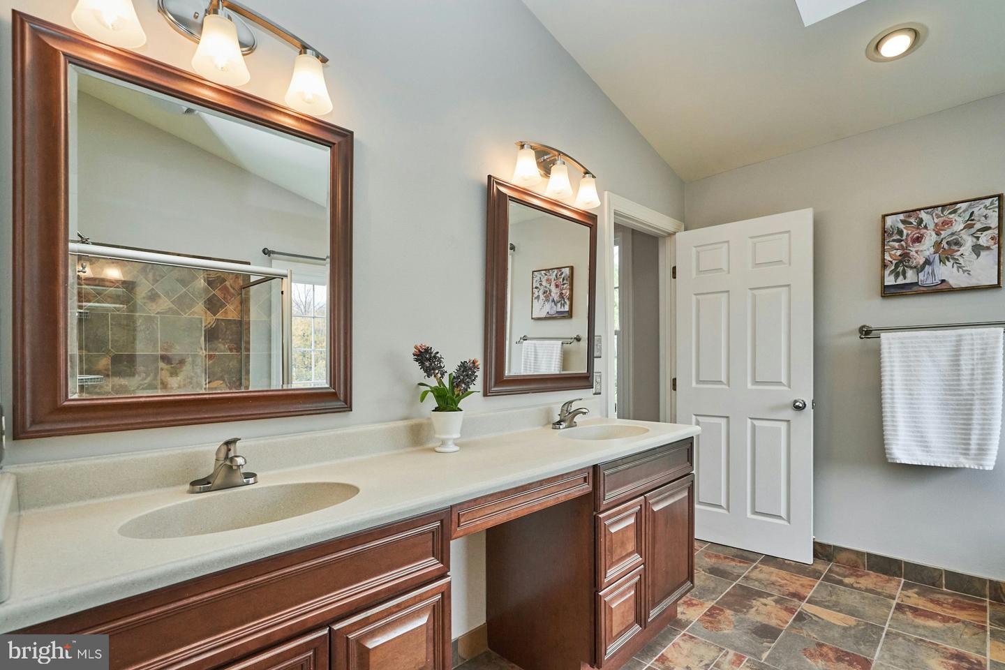 5132 GAGNE CT, FAIRFAX, Virginia 22030, 4 Bedrooms Bedrooms, ,3 BathroomsBathrooms,Residential,For sale,5132 GAGNE CT,VAFX2260170 MLS # VAFX2260170