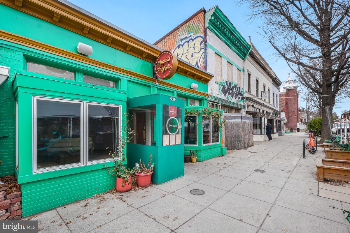 1351 NEWTON ST NW, WASHINGTON, District Of Columbia 20010, 4 Bedrooms Bedrooms, ,3 BathroomsBathrooms,Residential,For sale,1351 NEWTON ST NW,DCDC2215778 MLS # DCDC2215778