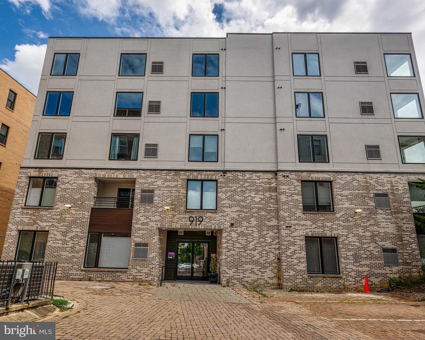 919 12TH ST NE #202, WASHINGTON, District Of Columbia 20002, 3 Bedrooms Bedrooms, 6 Rooms Rooms,2 BathroomsBathrooms,Residential,For sale,919 12TH ST NE #202,DCDC2220532 MLS # DCDC2220532 919 12TH ST NE #202, WASHINGTON, District Of Columbia 20002, 3 Bedrooms Bedrooms, 6 Rooms Rooms,2 BathroomsBathrooms,Residential,For sale,919 12TH ST NE #202,DCDC2220532 MLS # DCDC2220532