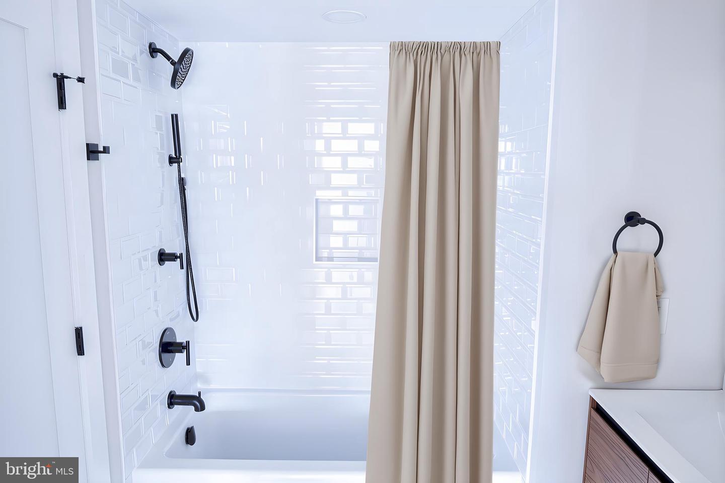 919 12TH ST NE #A301, WASHINGTON, District Of Columbia 20002, 1 Bedroom Bedrooms, ,1 BathroomBathrooms,Residential,For sale,919 12TH ST NE #A301,DCDC2220618 MLS # DCDC2220618