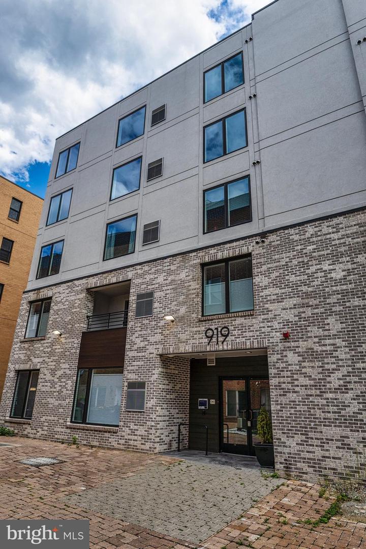 919 12TH ST NE #A301, WASHINGTON, District Of Columbia 20002, 1 Bedroom Bedrooms, ,1 BathroomBathrooms,Residential,For sale,919 12TH ST NE #A301,DCDC2220618 MLS # DCDC2220618