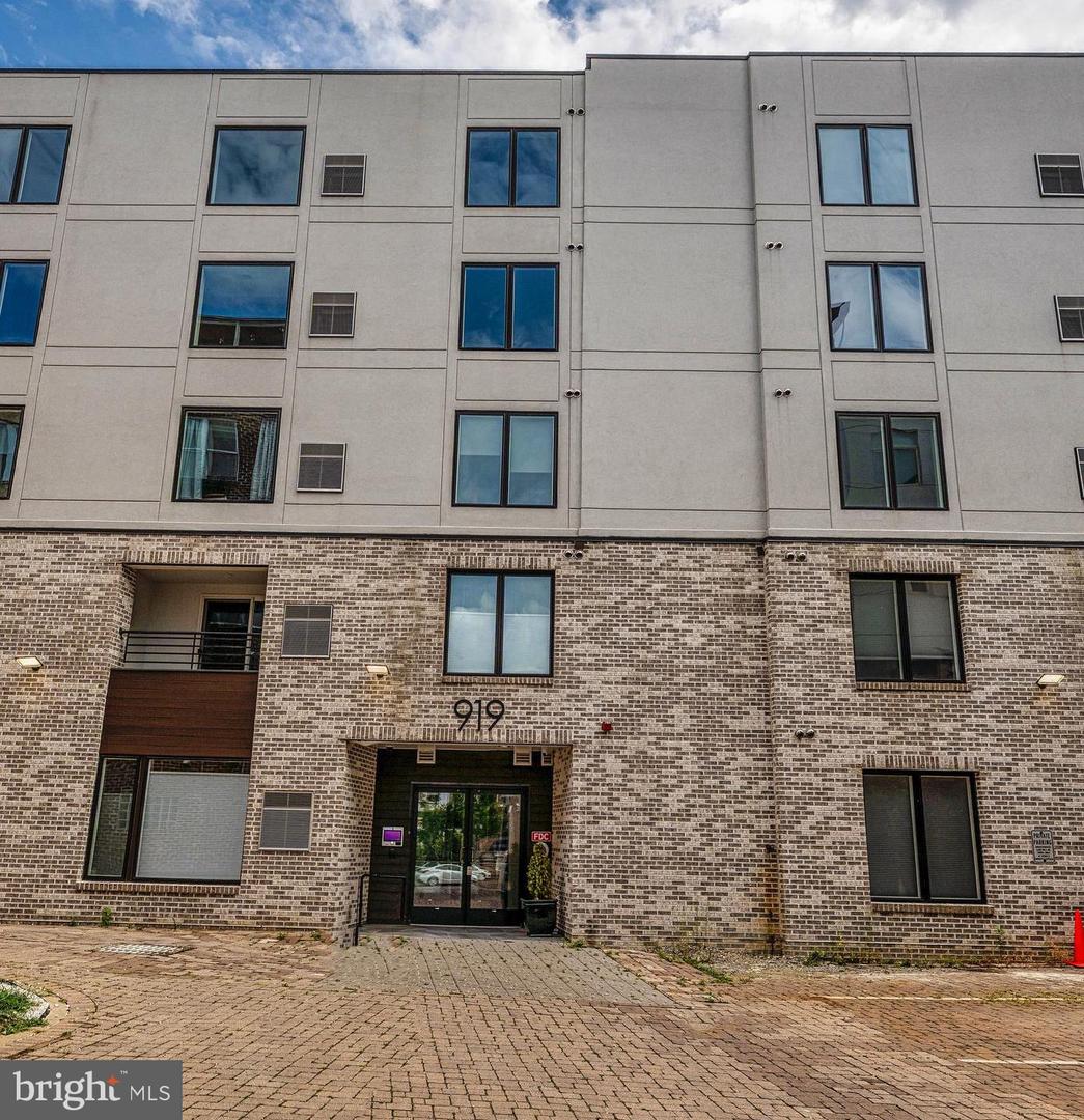 919 12TH ST NE #A301, WASHINGTON, District Of Columbia 20002, 1 Bedroom Bedrooms, ,1 BathroomBathrooms,Residential,For sale,919 12TH ST NE #A301,DCDC2220618 MLS # DCDC2220618