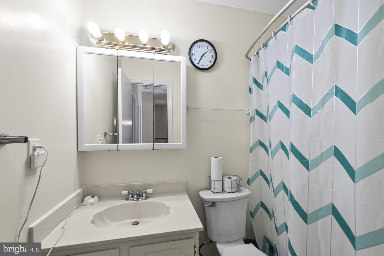 312 HOLLY CT, HERNDON, Virginia 20170, 5 Bedrooms Bedrooms, ,2 BathroomsBathrooms,Residential,For sale,312 HOLLY CT,VAFX2268292 MLS # VAFX2268292